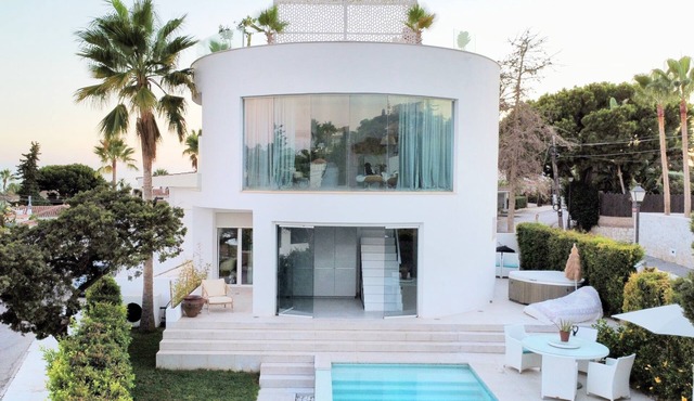 Marbella beachside villa 'TORRE DE MARBESA' with amazing sea views and 2 pools!