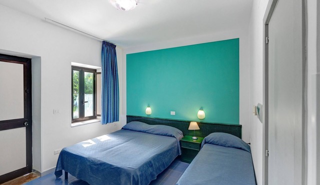 Marina Living Rooms – Basic Triple Room with Shared Pool, Wi-Fi and Air Conditioning