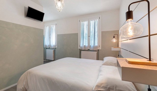 Melloni Street Home – Salvia Room