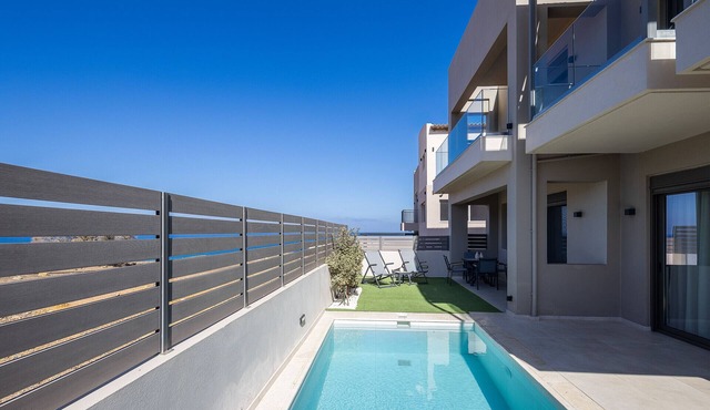 Modern facilities, walking distance to the beach!