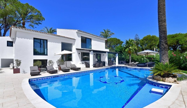 Modern family villa with 5 bedrooms