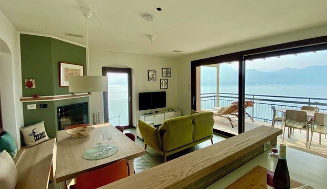 Modern vacation apartment with lake view on Lake Garda