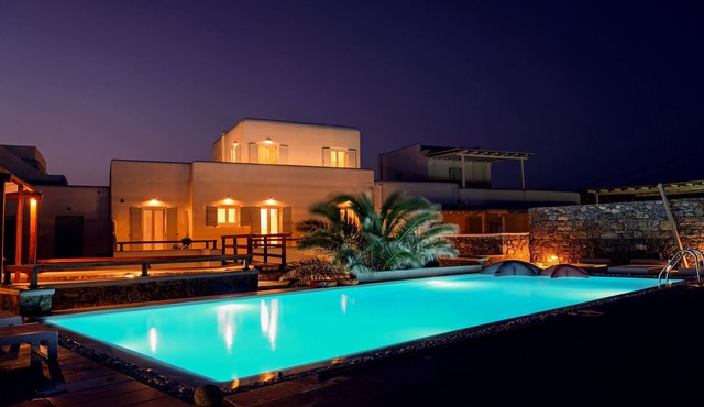 Modern Villa, 5 Master BR, Large Private Pool, Sunset View, close 2 Mykonos Town