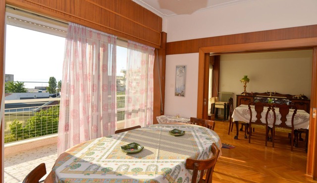Mytilini central apt 5 min walk from port, shops