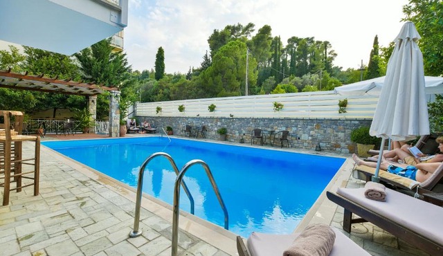 Neda Hotel