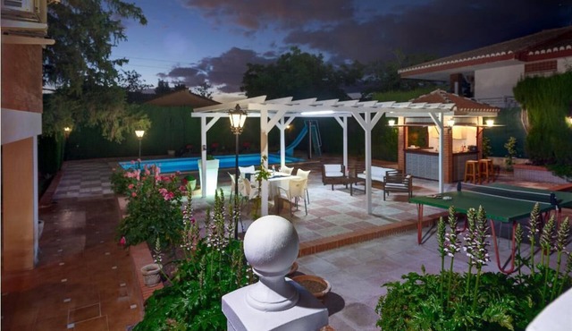NEW LUXURY VILLA C&C. PRIVATE POOL, GARDEN AND BARBECUE.