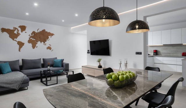 New modern and cosy apartment in the city center 100 meters from the sea.