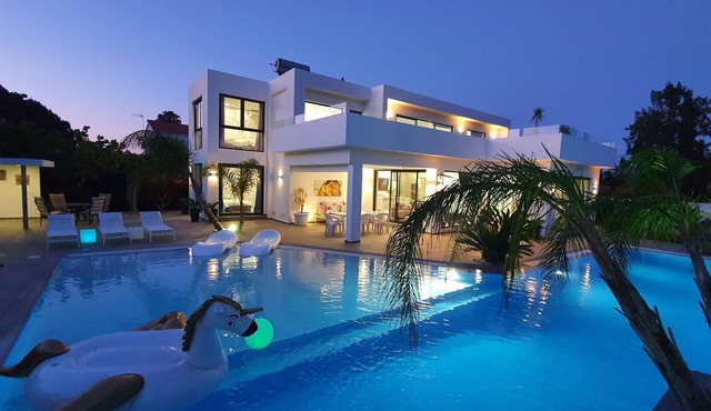 NEW! Modern Beach Front Villa With HUGE Pool,Jacuzzi, Barbacoa, Parking & Views