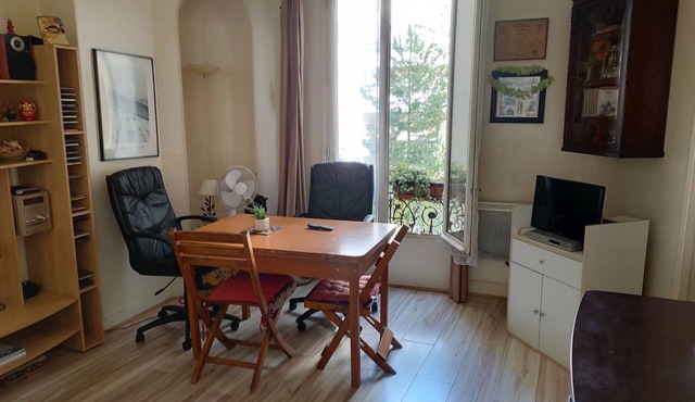 Nice and basic flat located in Paris Montparnasse