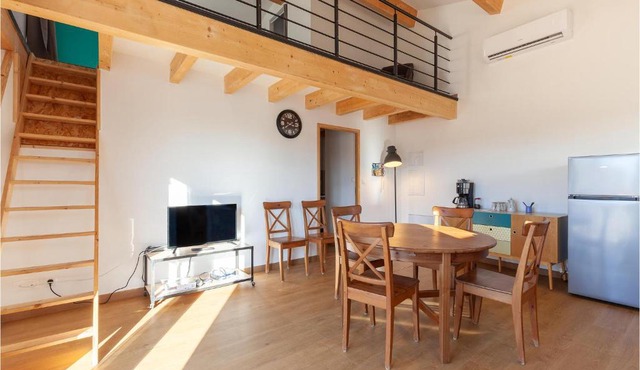 Nice Apartment In Eyragues With Wifi