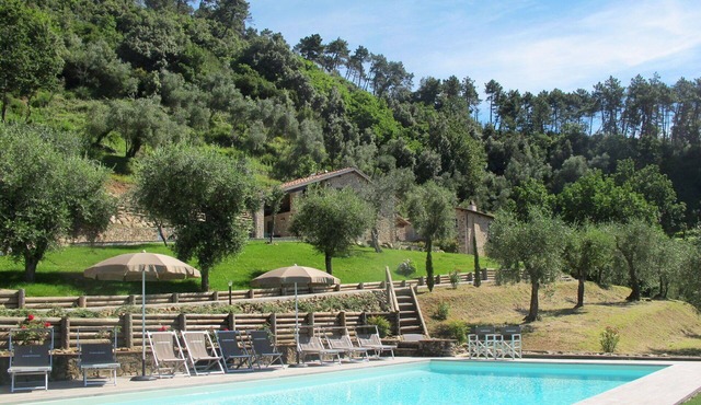 Nice apartment in villa for 12 people with A/C, private pool, WIFI, TV, terrace and pets allowed
