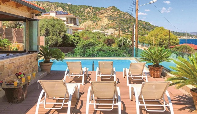 Nice home in Petalou, Korinthias