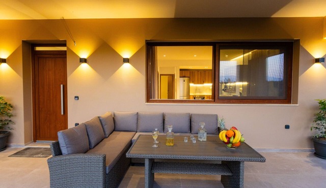 Olivia,a modern retreat near beach & amenities