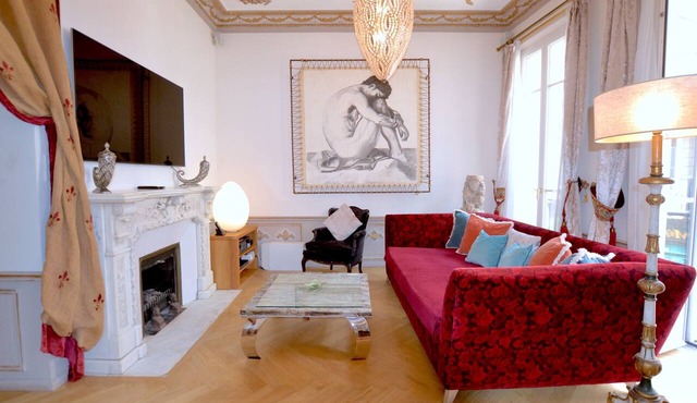 ON MONACO HARBOR, ELEGANT BAROCQUE APARTMENT