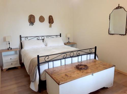 One bedroom villa with city view enclosed garden and wifi at Caltanissetta