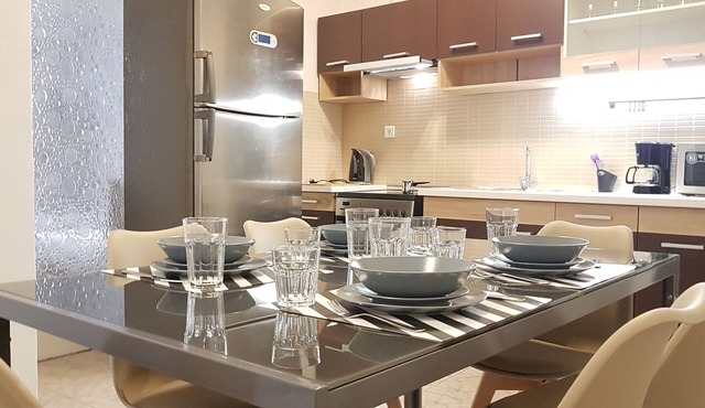 Palette Apartment (Chocolate) - Athens Center, 6 BD, 3 BATH