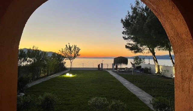 Pampas Seafront villa, 6 bedrooms, North Evvoia