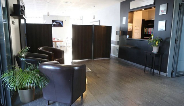Paris Escape Near Tram Stop with Quick Access to Major Attractions