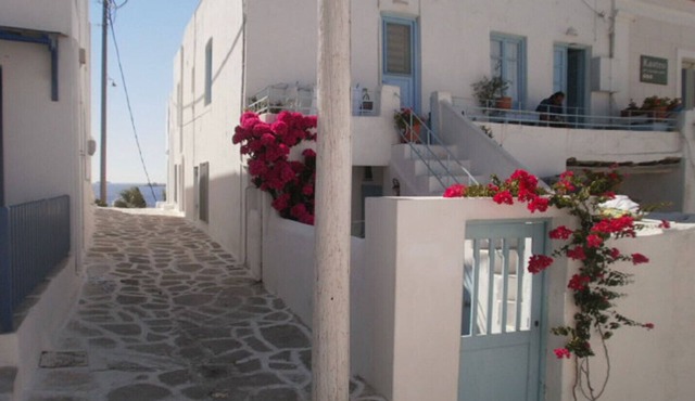 Paros Parikia, Pantarei* :cozy studio in the old town 29 May 2006