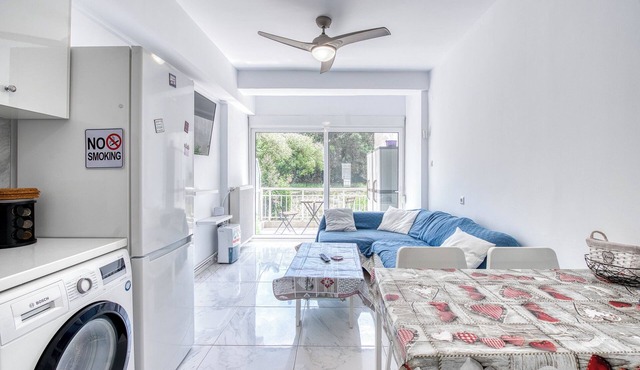 Peaceful Coastal 2-Bedroom Retreat by ΜΡS