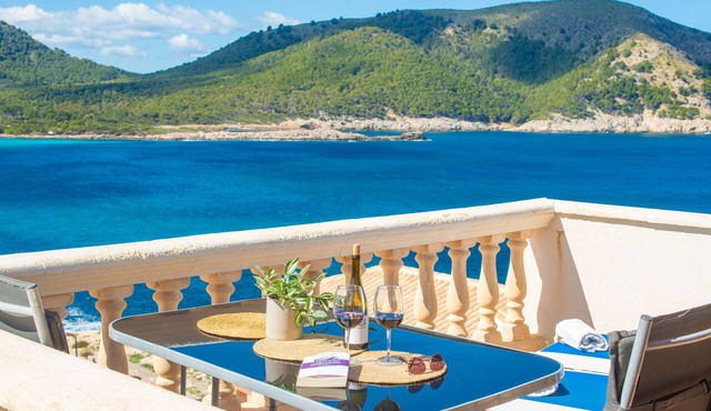 PERLETA - Fabulous penthouse with sea views, swimming pool, and free WiFi.