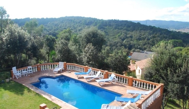 Pet-Friendly "Villa Casa Dolores Style Catalan" with Mountain View, Pool & Wi-Fi