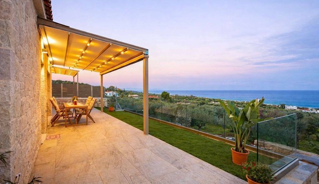 Petra & Thea Chrani - Seaview Stylish Gem