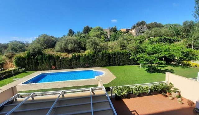 Piso con piscina y playa a 300m