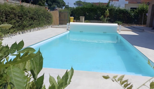 Pool and Nature Just 20km from Costa Brava Beaches