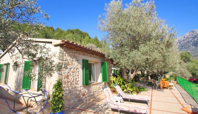 Private and peaceful cottage overlooking the mountains in Soller