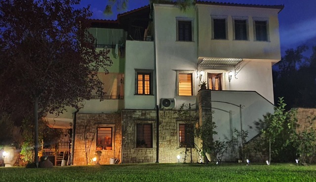 Private and Secure, Afytos/Athytos Villa, 4-min drive from the beach