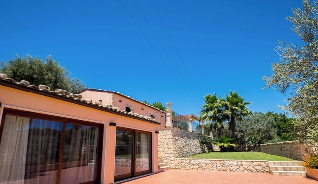 Private hamlet with three villas, accommodates up to 9 people