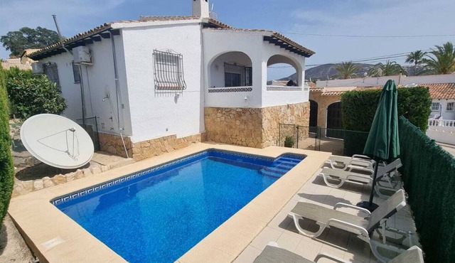 Private owned 3 bed detached Villa, Private Pool, air con & wifi sleeps 6 people