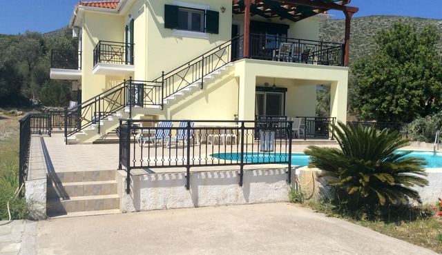 Private villa close to sandy beach!