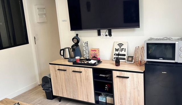 Quiet accommodation facing the forest 10 min from Orly airport near Paris