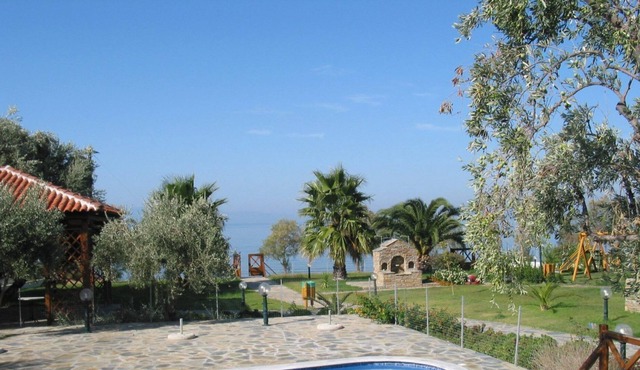 Quiet Beachside Spacious Bungalows + Amazing Seaview + Pool
