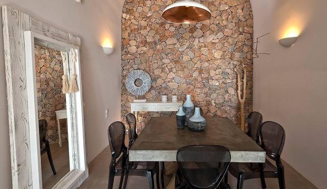 R 1228 Vander’s Superior Villa with Private Pool With Break Fast, TV Games & Sea view