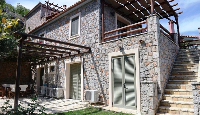 R 1254 Villa - Three Bedroom Villa - with Sea View - Mountain View - Garden View (Handicap
