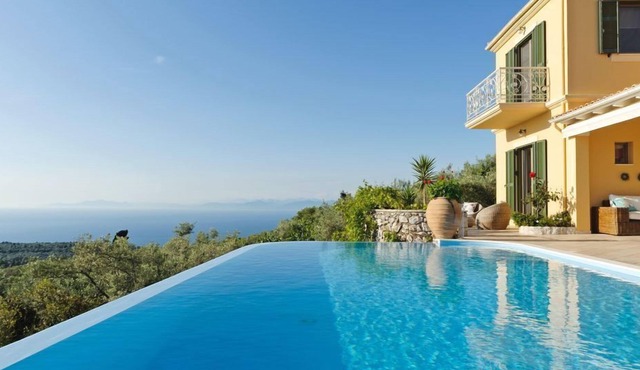R 248 3 bedroom Grand Villa with Private Pool and BBQ, Ionian Sea Views Breakfast Inc