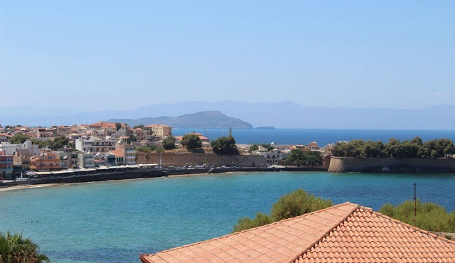 Ranias luxurious Apartment with sea view! 90sqm