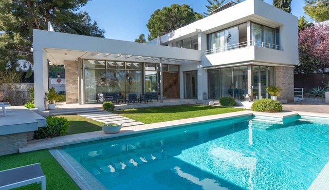 RDR234 - Amazing modern villa located minutes from beach