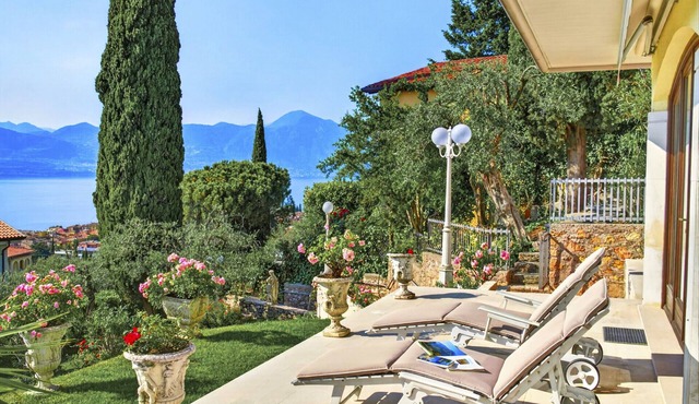 Regarda - Villa Vera with stunning lake view and garden