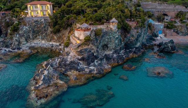 Roc Villa 1111 | Exclusive villa with 2 private beaches and large sea-view park