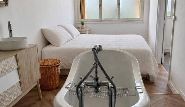 Romantic, vintage 2-room apartment near Paris