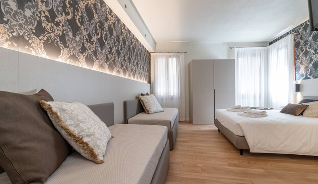 Room 2 - Grifoni Boutique Hotel