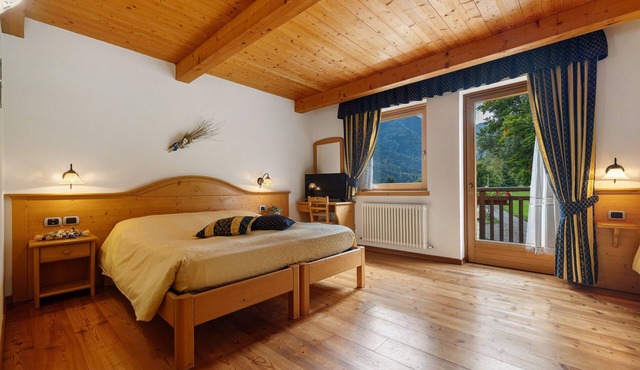 Room 'Camera Quadrupla N 1' with Mountain View, Shared Garden and Wi-Fi
