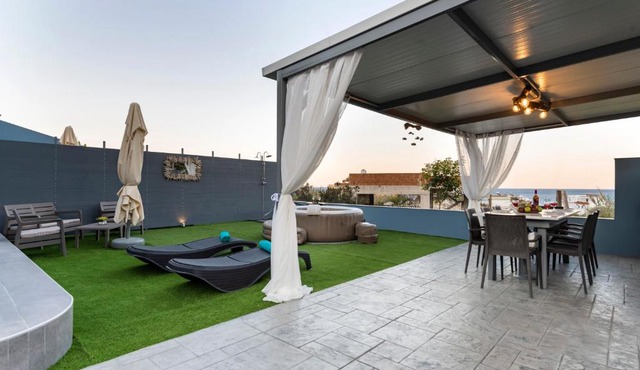 Royal Luxury Studios