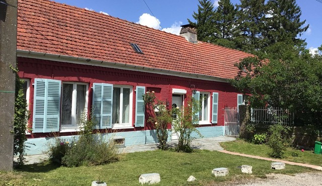 Rustic farmhouse with sauna and jacuzzi and secure garden for pets and children