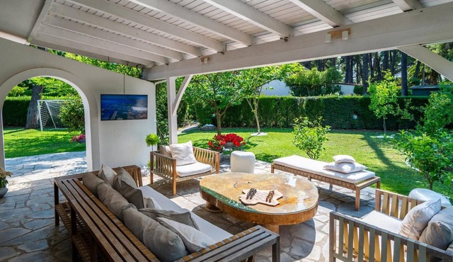 Sani Elite Villa in Halkidiki: Elegance and Comfort Near Sani Marina