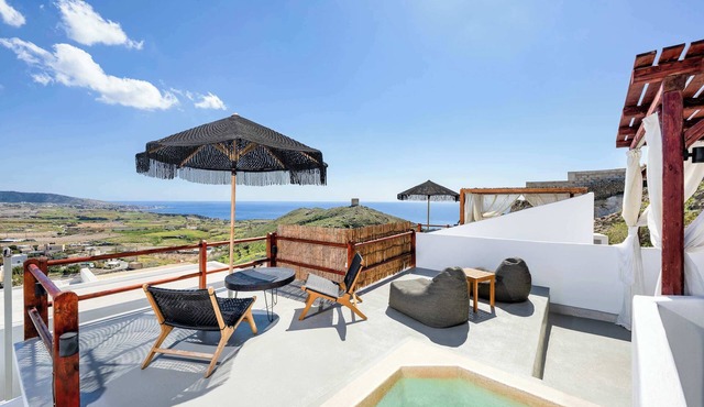 Santorini Luxury Suite w/Rooftop HotTub & SeaView